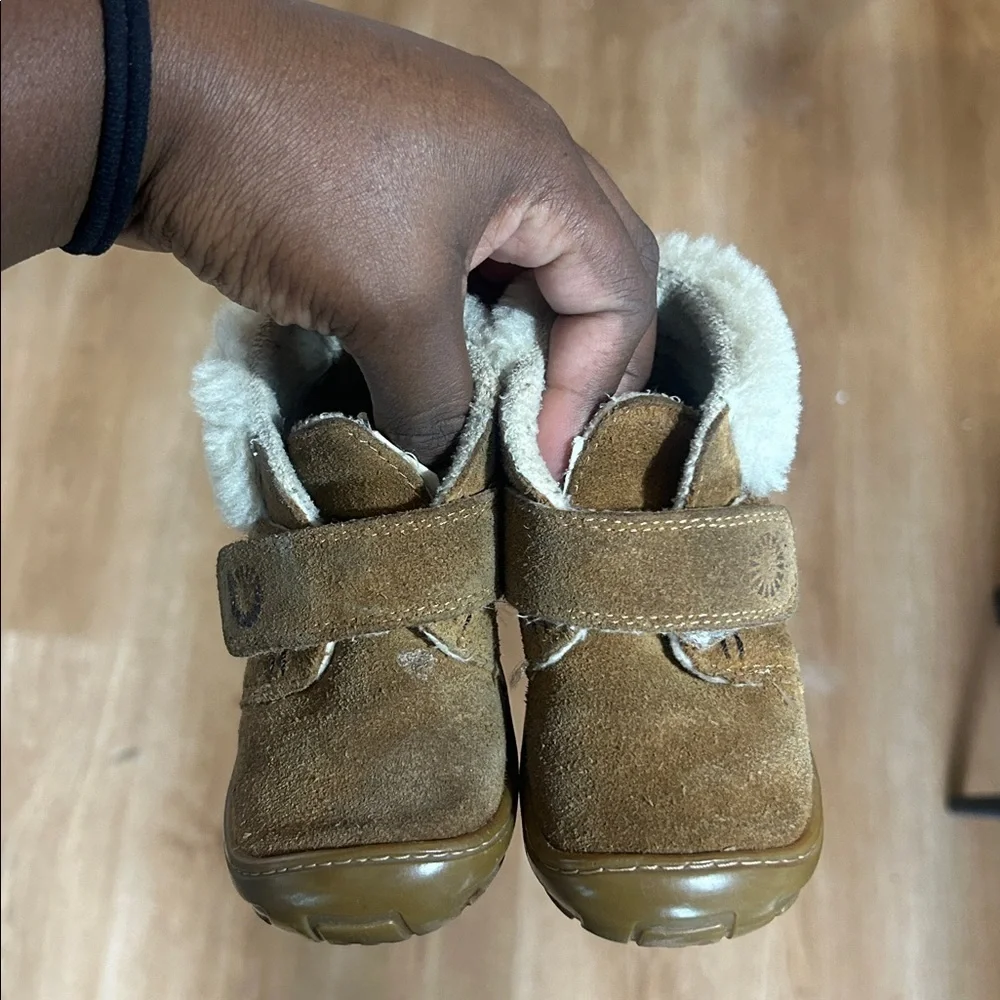 UGG Keelan Boots Size 4/5 - Picture 2 of 5